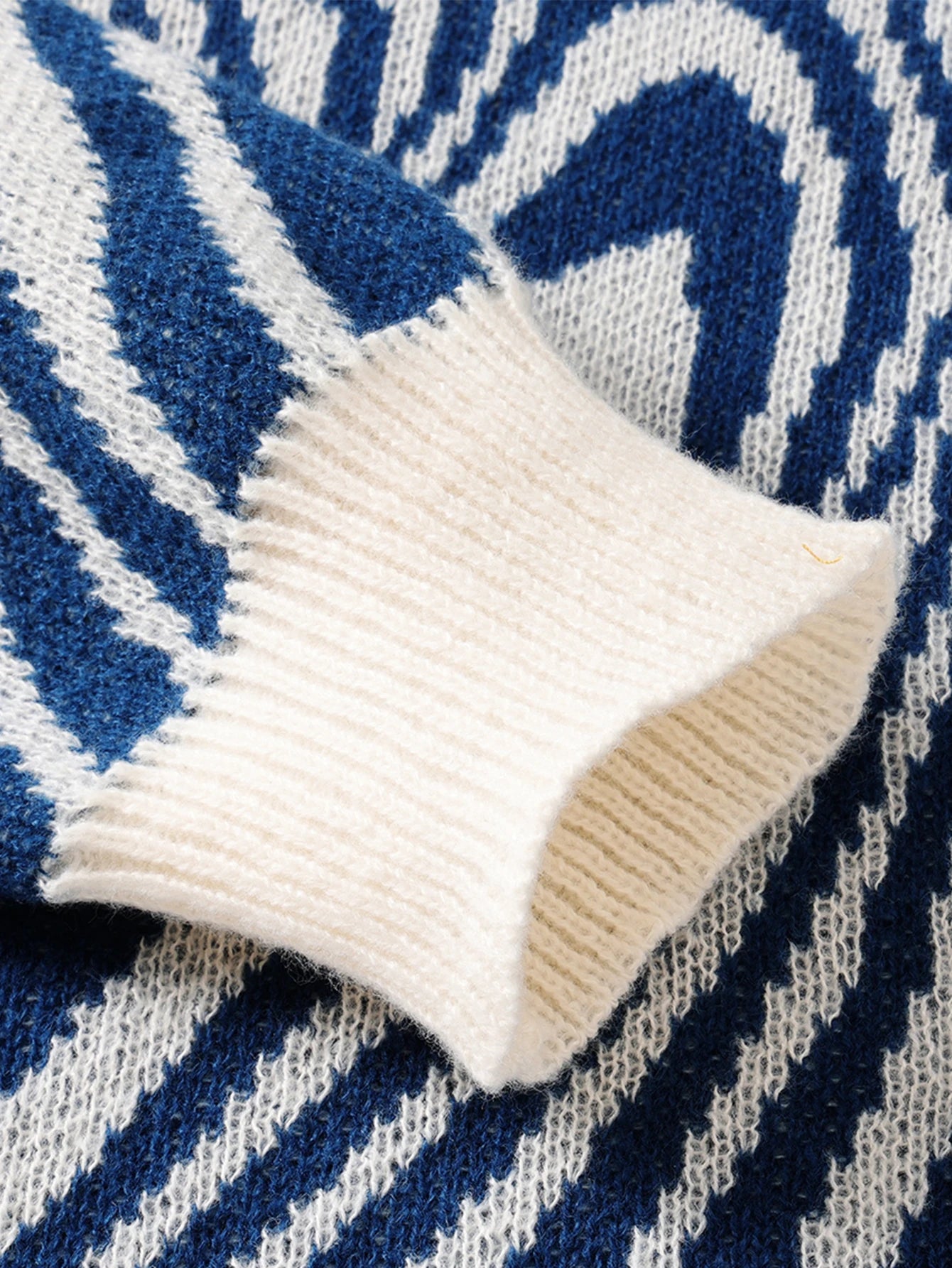 Knitted Men's Pullover waves